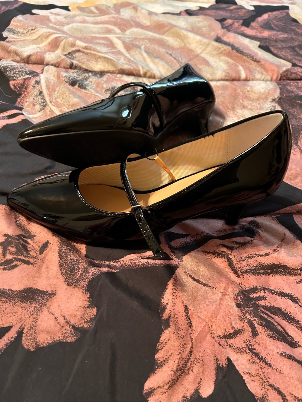 Aerosols black patent Mary Jane Luna pump 8m brand new